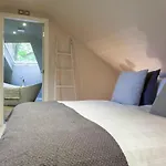 The Stables With Jacuzzi & Tennis Court