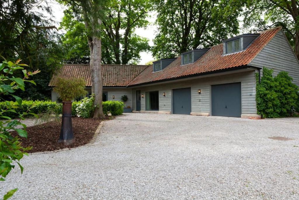 Holiday home The Stables With Jacuzzi & Tennis Court York